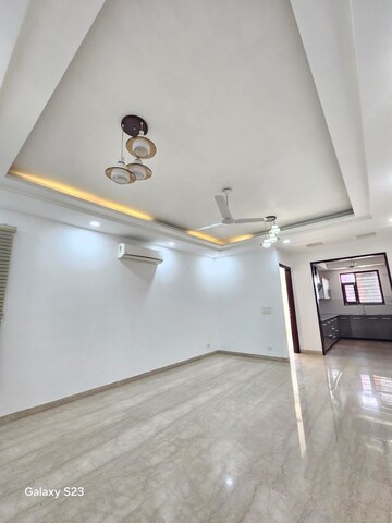 Furnished Amenities in 3 BHK Builder Floor at Auram Floor, South City 2 – for Rent
