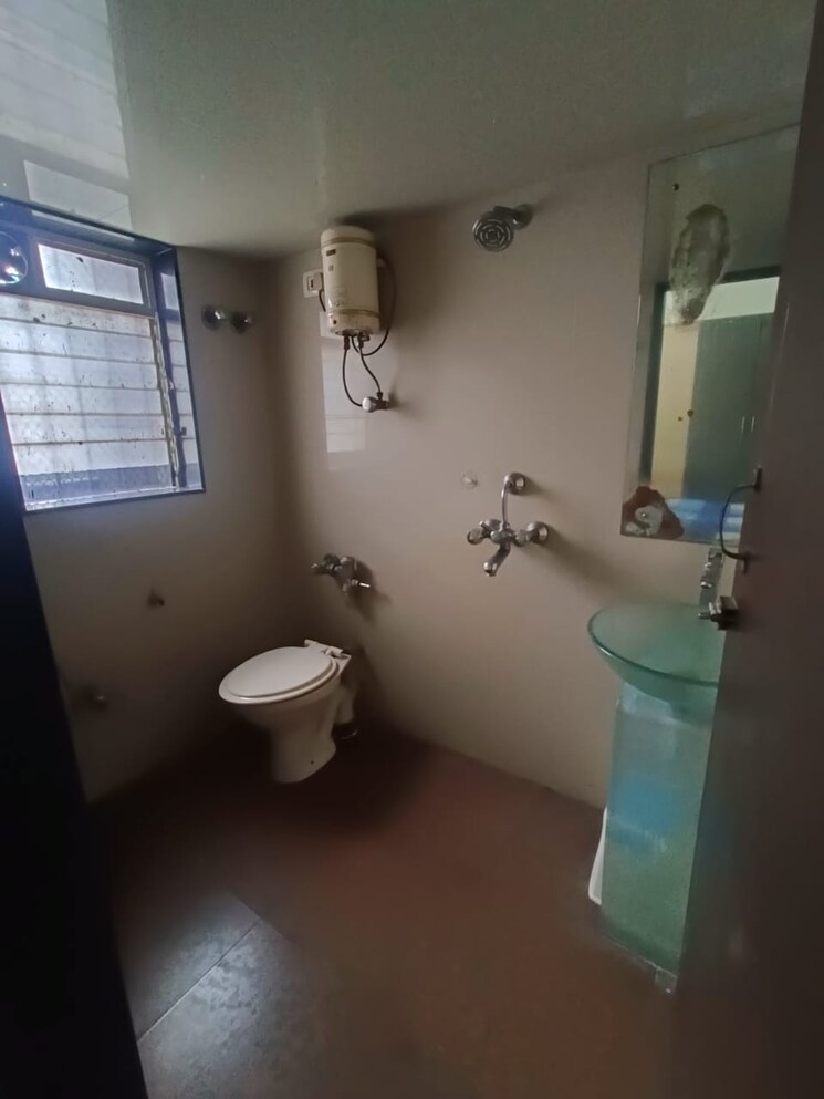 Bathroom, manpada Pg For Girls In Manpada 8909874