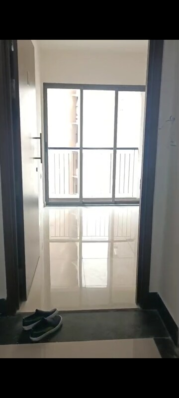 2 BHK Apartment For Rent in Runwal Eirene, Balkum Pada