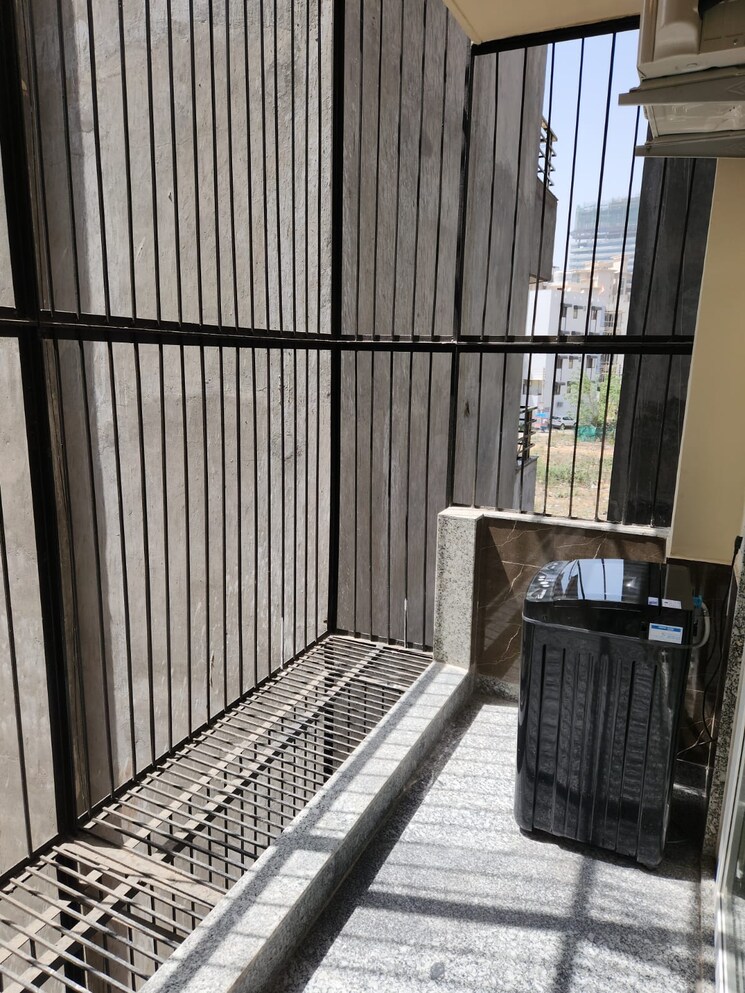 Balcony, sector 42 1.5 Bedroom 161 Sq.Yd. Builder Floor In Sector 42 Gurgaon 8909893