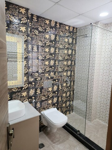 Bathroom in 1.5 BHK Builder Floor at Sector 42 – for Rent