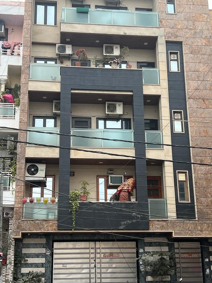 Exterior View, pitampura 4 Bedroom 250 Sq.Yd. Builder Floor In Pitampura Delhi 8909892