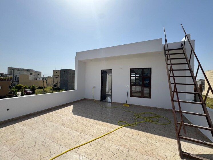 Terrace, ambala highway 3 Bedroom 93 Sq.Yd. Independent House In Ambala Highway Zirakpur 8909900