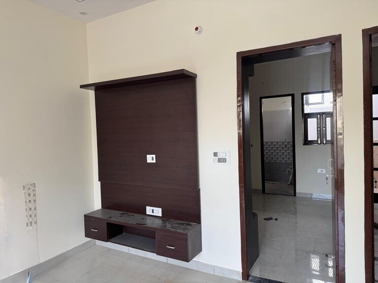 Room, ambala highway 3 Bedroom 93 Sq.Yd. Independent House In Ambala Highway Zirakpur 8909900