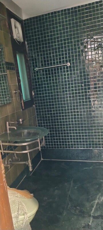 Bathroom in 3 BHK Builder Floor at Unitech South City II, Sector 50 – for Rent