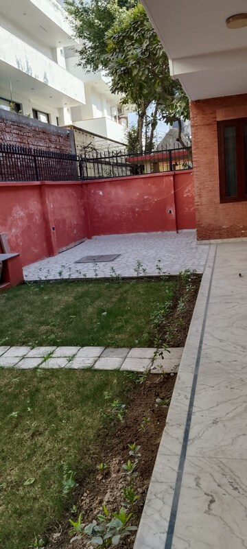 Balcony in 3 BHK Builder Floor at Unitech South City II, Sector 50 – for Rent