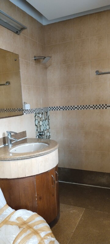 Bathroom in 3 BHK Builder Floor at Unitech South City II, Sector 50 – for Rent