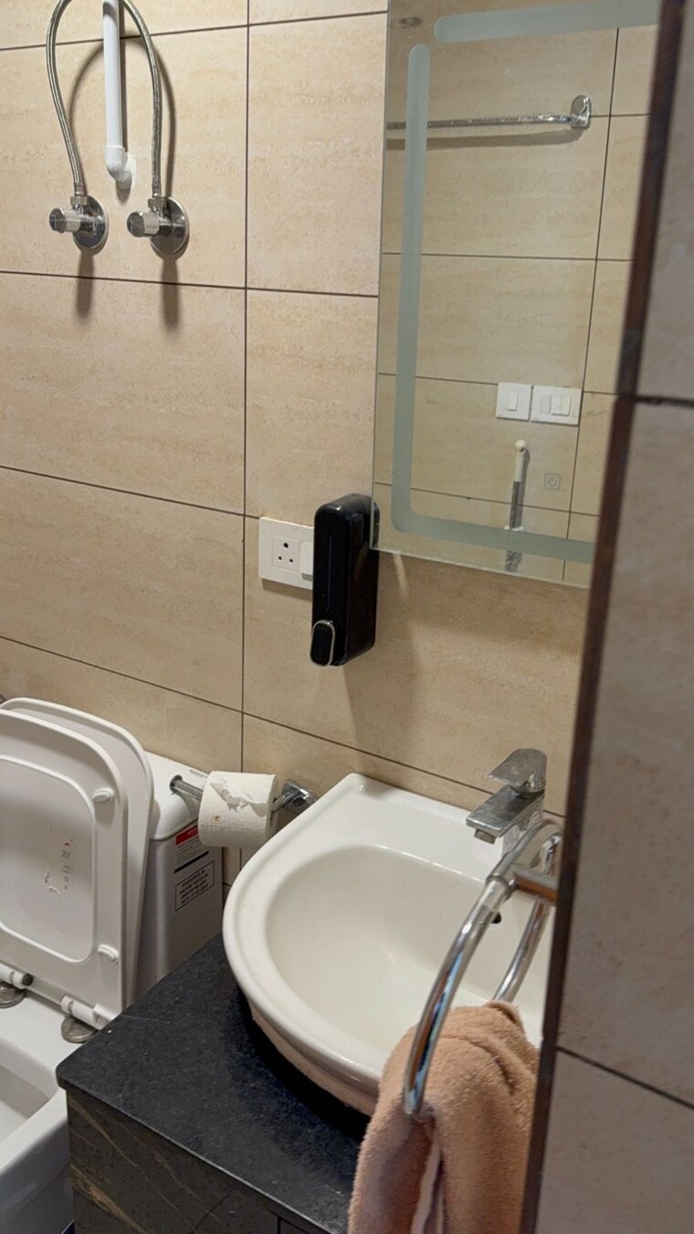 Bathroom, ss-hibiscus 4 Bedroom 4400 Sq.Ft. Apartment In Sector 50 Gurgaon 8910029