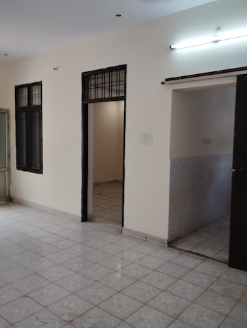 Living Room in 2 BHK Independent House at Mahanagar – for Rent