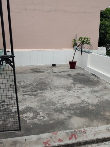 Balcony in 2 BHK Independent House at Mahanagar – for Rent