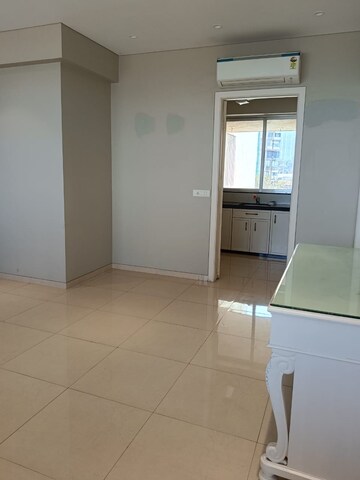 Room in 3 BHK Apartment at Worli Sea Face – for Rent