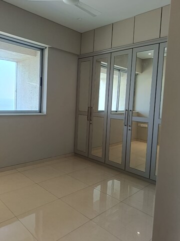 Room in 3 BHK Apartment at Worli Sea Face – for Rent