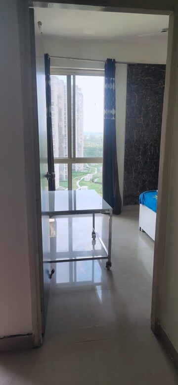 Room in 2 BHK Apartment at Jaypee Greens Aman, Sector 151 – for Rent