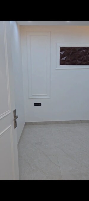 Room in 3 BHK Builder Floor at Green Fields Colony – for Sale