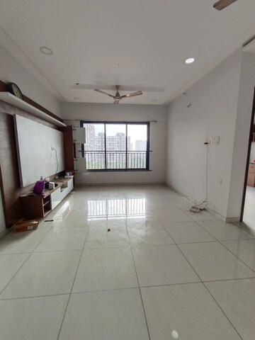 Room in 2 BHK Apartment at Mahindra Antheia, Pimpri – for Rent
