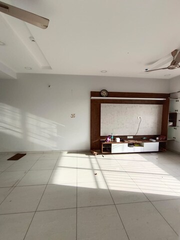 Room in 2 BHK Apartment at Mahindra Antheia, Pimpri – for Rent