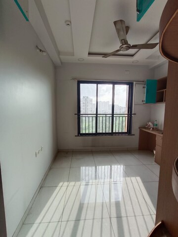 Room in 2 BHK Apartment at Mahindra Antheia, Pimpri – for Rent