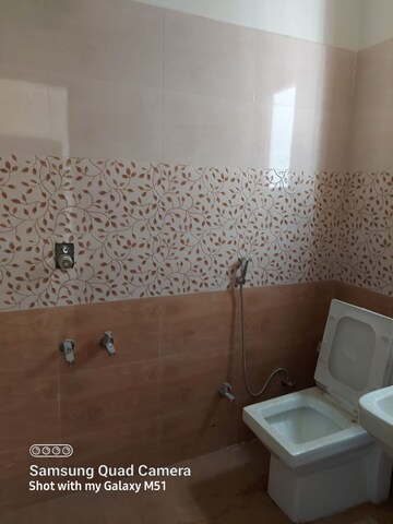 Bathroom in 5 BHK Villa at Gomti Nagar – for Rent
