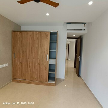 Room in 3 BHK Apartment at Hiranandani Highland, Powai – for Sale