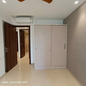 Room in 3 BHK Apartment at Hiranandani Highland, Powai – for Sale