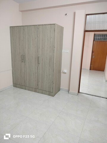 Room in 2 BHK Builder Floor at Gomti Nagar – for Rent