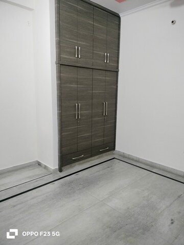 Room in 2 BHK Builder Floor at Gomti Nagar – for Rent