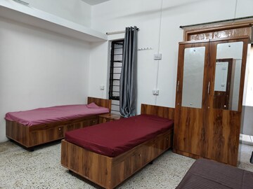  Pg For Rent in Model Colony