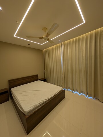 Room in 3 BHK Apartment at Parel – for Rent