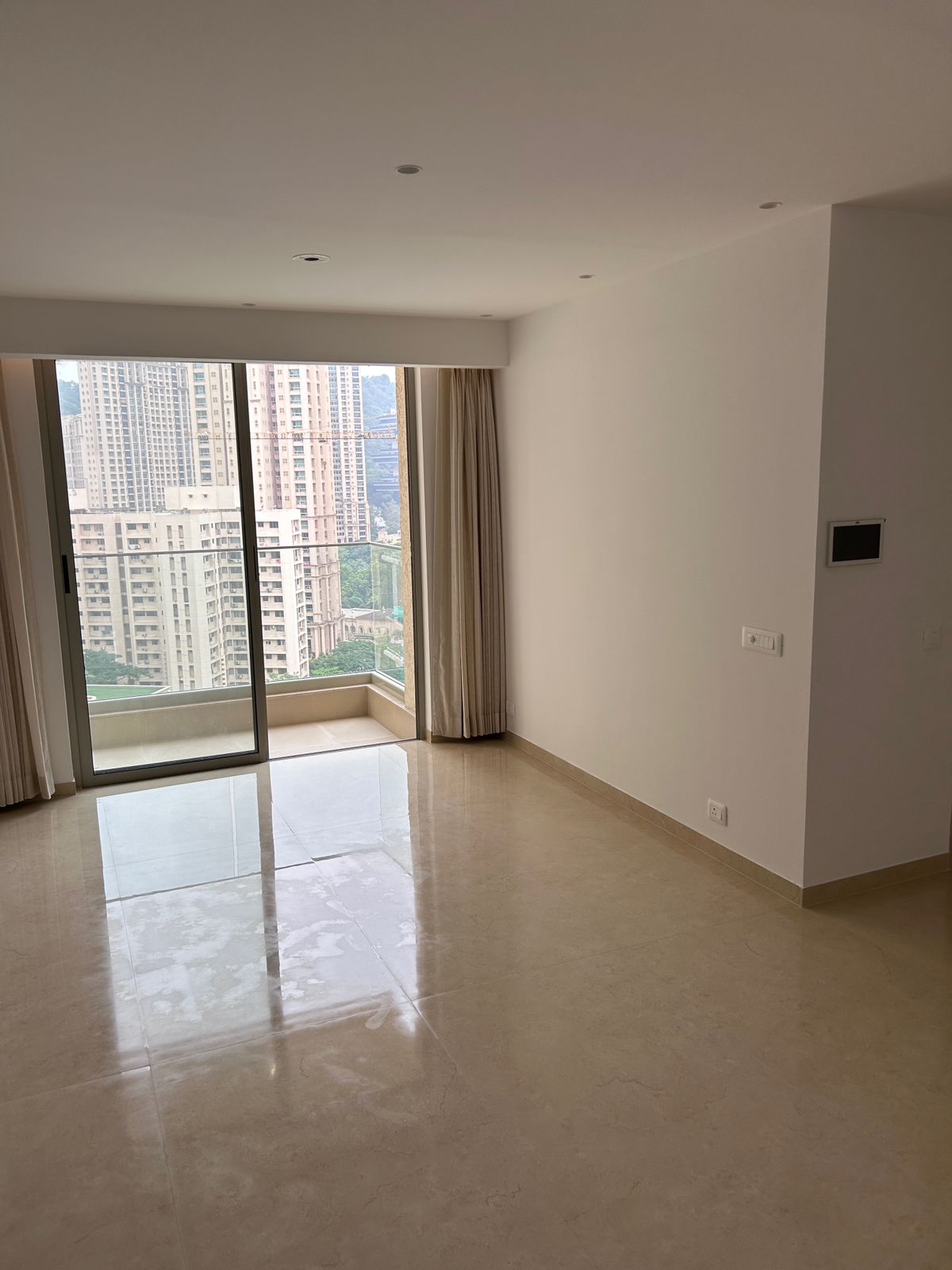 2 BHK Apartment For Rent in Hiranandani Highland