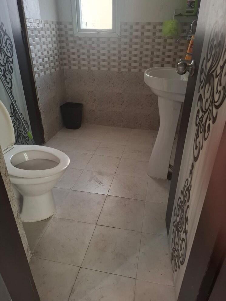 Bathroom, mahagun-mywoods 2 Bedroom 960 Sq.Ft. Apartment In Sector 16c Greater Noida Greater Noida 8910505