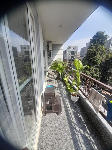Balcony in 3 BHK Builder Floor at South Extension I – for Rent