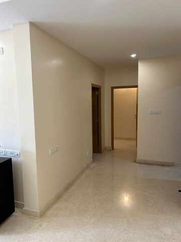 Room in 3 BHK Apartment at Lakeshore Manor, Halasuru – for Rent