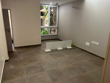 Room in 3 BHK Apartment at Lakeshore Manor, Halasuru – for Rent