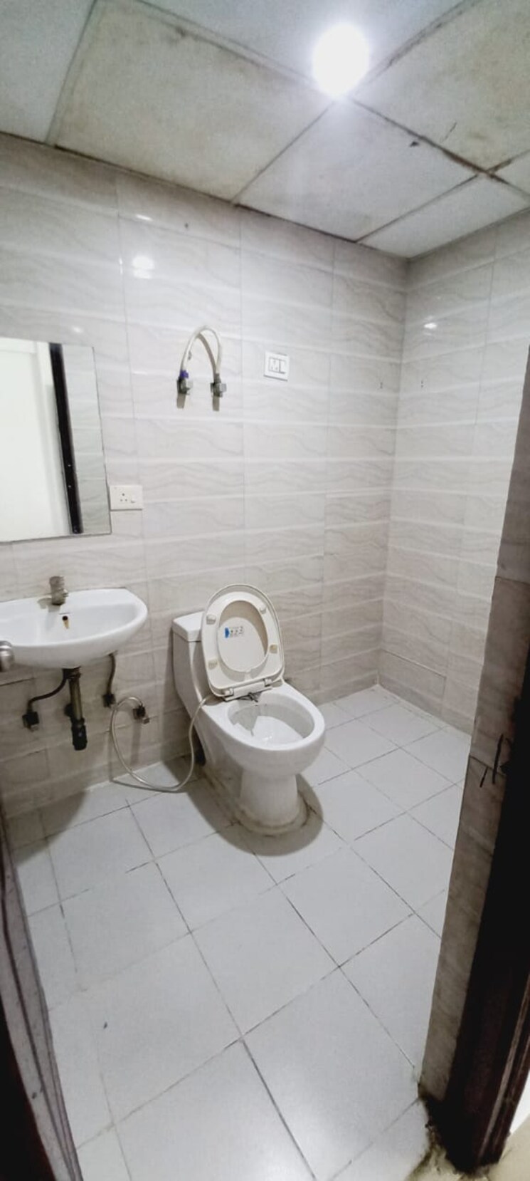 Bathroom, proview-officer-city 3 Bedroom 1405 Sq.Ft. Apartment In Raj Nagar Extension Ghaziabad 8910512