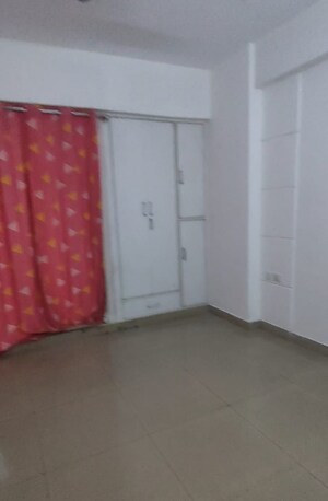 Room in 2.5 BHK Apartment at Gaur City 2 - 12th Avenue, Sector 16c Greater Noida – for Sale