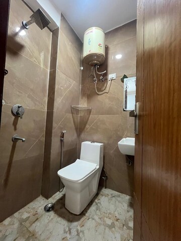 Attached Bathroom in 1 BHK Builder Floor at Maidan Garhi – for Rent