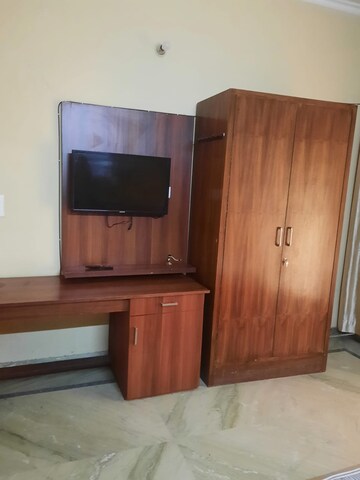 Furnished Amenities in  Pg at Sushant Lok I – for Rent