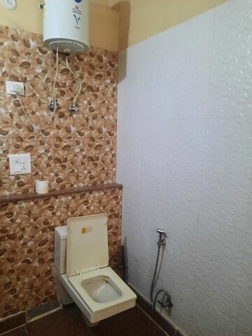Furnished Amenities in  Pg at Sushant Lok I – for Rent