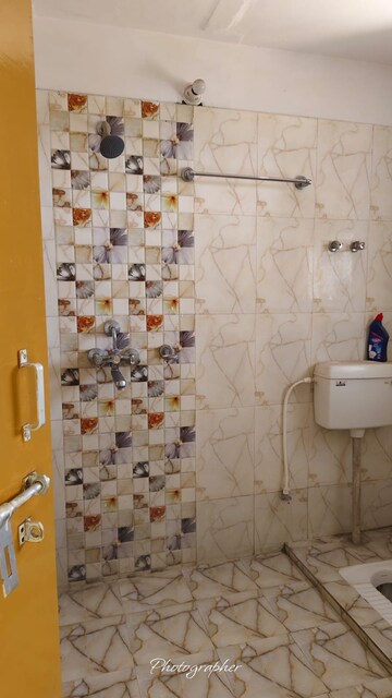 Bathroom in 3 BHK Apartment at Sitapur Road – for Rent