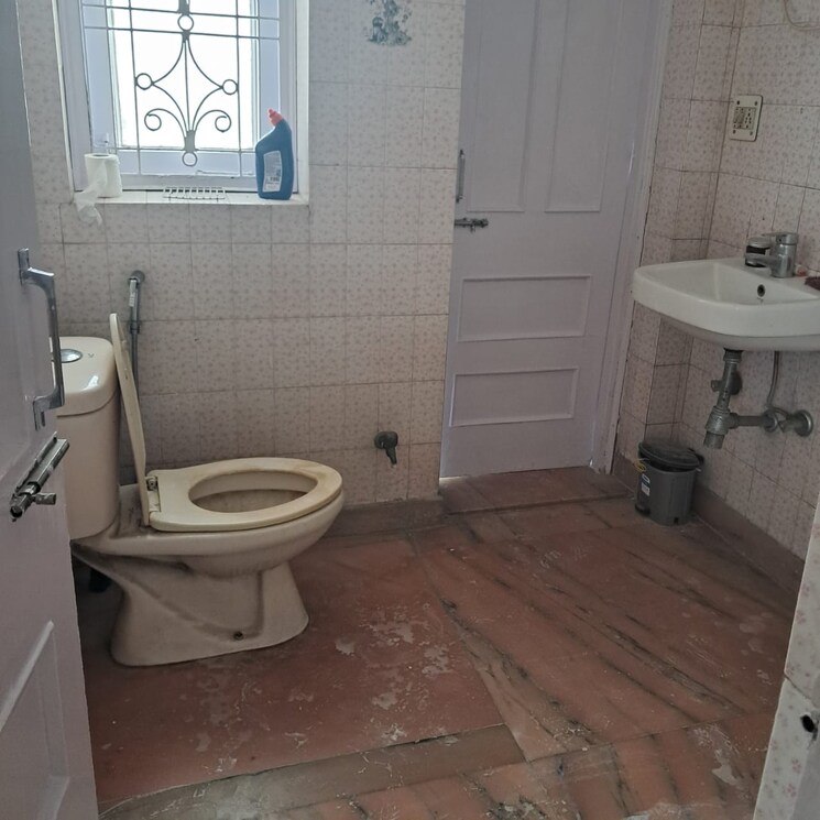 Bathroom, greater kailash i 2 Bedroom 1500 Sq.Ft. Builder Floor In Greater Kailash I Delhi 8910586