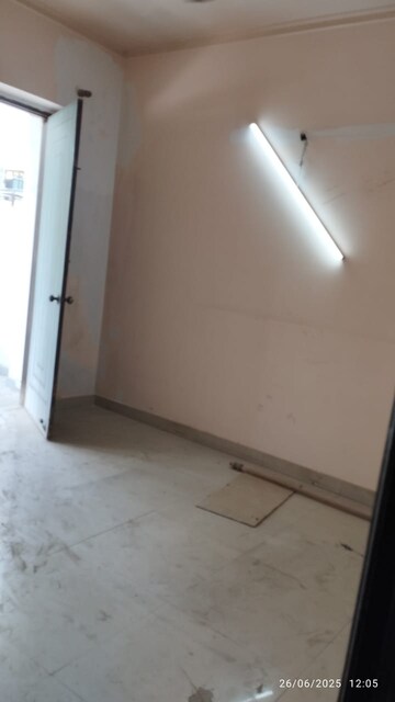 Room in 4 BHK Builder Floor at Green Fields Colony – for Sale