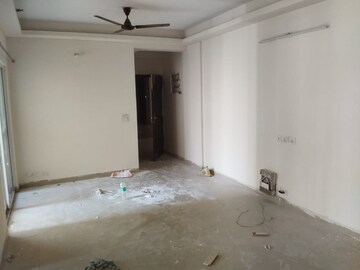 2.5 BHK Apartment For Rent in VVIP Homes, Gaur City 2
