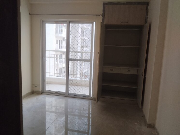 Room, vvip-homes 2.5 Bedroom 1230 Sq.Ft. Apartment In Gaur City 2 Greater Noida 8910598