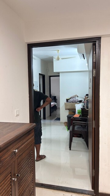 Room in 1 BHK Apartment at Lodha Amara, Kolshet Road – for Sale
