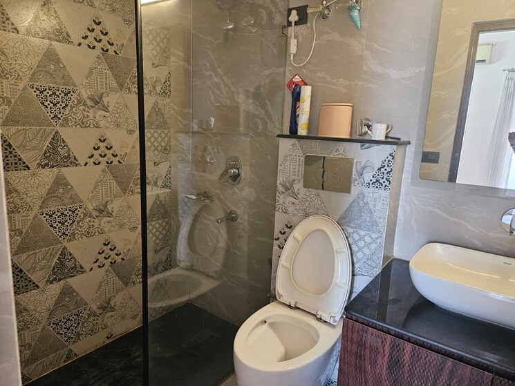 Bathroom, kalkaji 3 Bedroom 2000 Sq.Ft. Builder Floor In Kalkaji Delhi 8910612