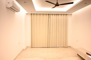 Building Lobby in 3.5 BHK Builder Floor at Ansal API Esencia, Sector 67 – for Sale