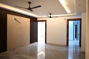 Room in 3.5 BHK Builder Floor at Ansal API Esencia, Sector 67 – for Sale