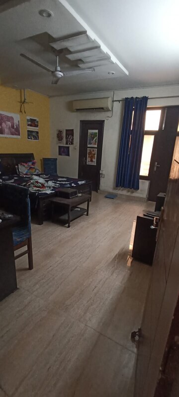 Living Room in 3 BHK Builder Floor at Green Fields Colony – for Rent