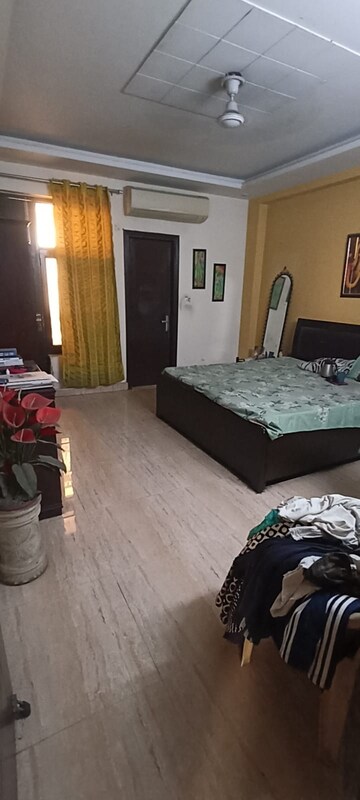 Bedroom in 3 BHK Builder Floor at Green Fields Colony – for Rent