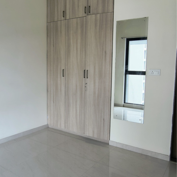 Room in 2 BHK Apartment at Lodha Woods, Lokhandwala – for Rent